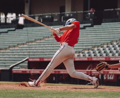 Battle at the Ballpark: Cubs vs. Reds - A Clash for Central Supremacysports,baseball,ChicagoCubs,CincinnatiReds,CentralDivision,rivalry