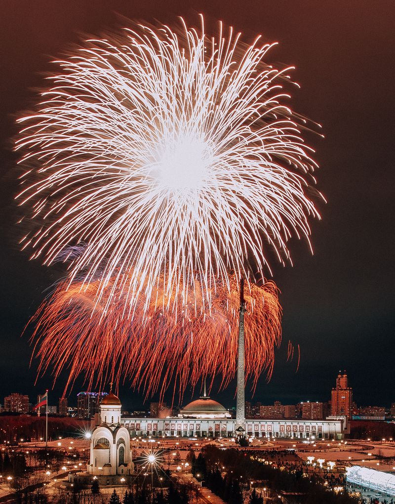 "A Capitol Fourth 2023: Belinda Carlisle and Boyz II Men Light Up the Stage with Timeless Hits"capitolfourth,belindacarlisle,boyziimen,timelesshits,stageperformance