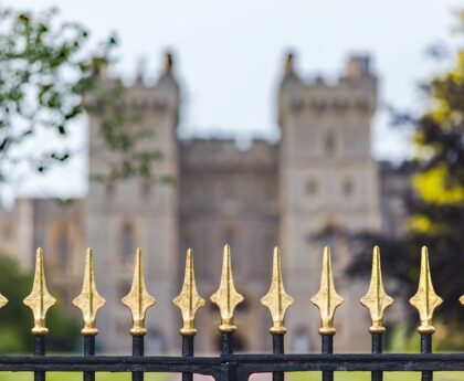 "Royal Reflections: King Charles III, Prince William, and Princess Kate Pay Tribute to Queen's Enduring Legacy"royalreflections,kingcharlesiii,princewilliam,princesskate,tribute,queen'senduringlegacy