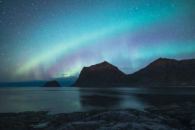 "Chasing the Spectacular: A Guide to Witnessing the Northern Lights Dance Across America"NorthernLights,AuroraBorealis,Spectacular,Guide,Witnessing,Dance,America