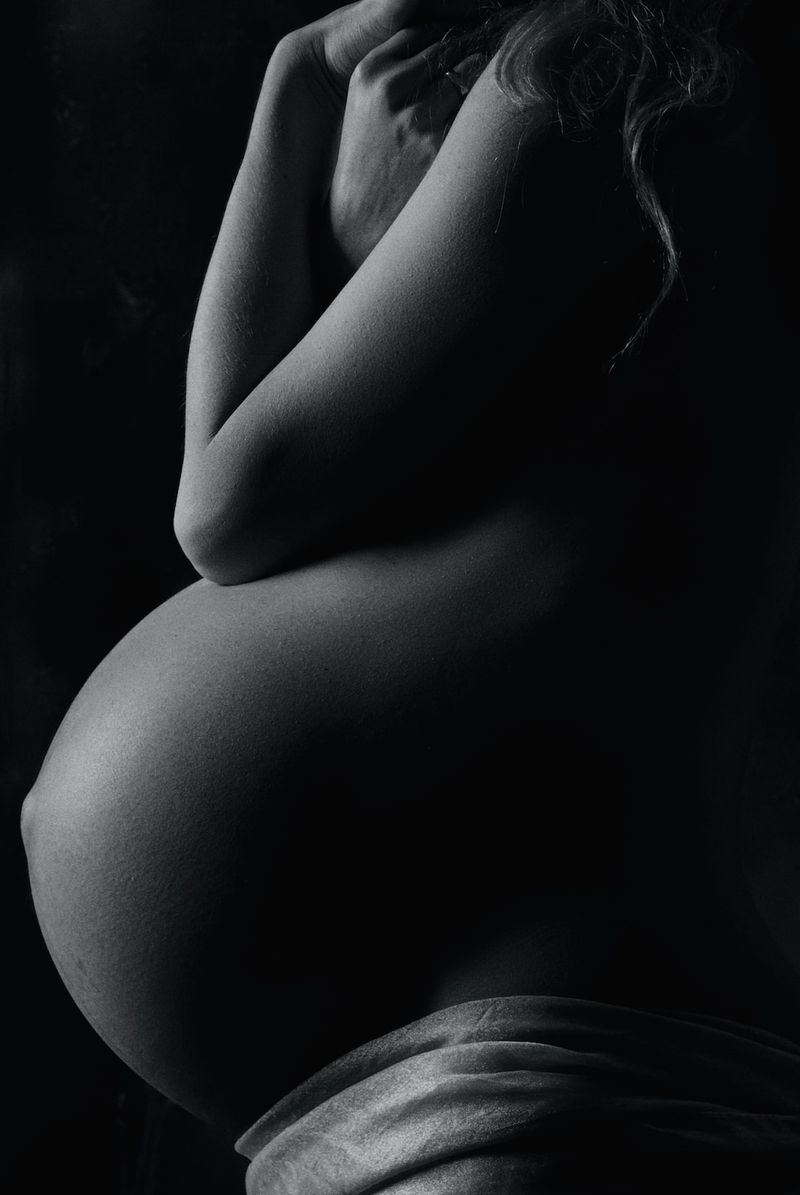 The Pregnant Reality: Kourtney Kardashian Embraces Body Positivitypregnancy,bodypositivity,KourtneyKardashian,realityTV,celebrity,motherhood