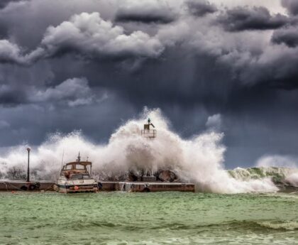 Gearing up for Hurricane Lee's Impact on New England: A Gusty Encounterhurricanelee,newengland,weather,stormpreparation,hurricaneimpact,hurricanepreparedness,hurricanesafety,hurricanewarning,hurricanetracking,hurricaneforecast