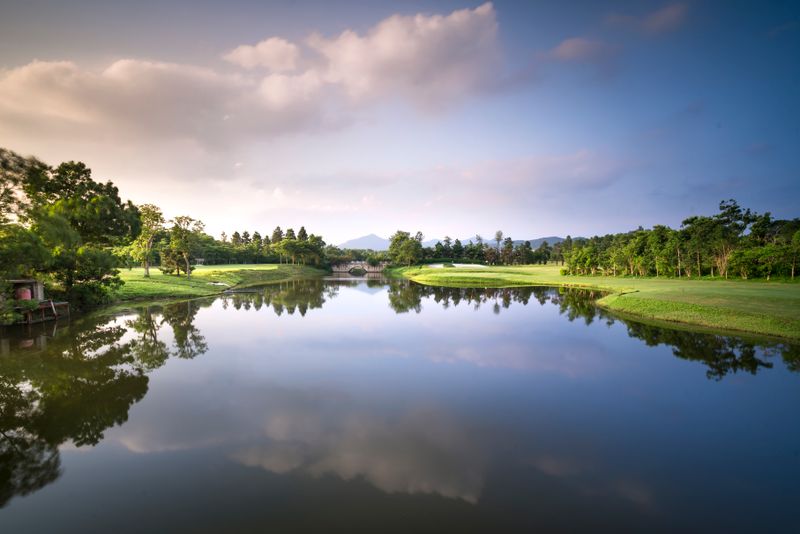 "The Thrills and Spills of Links Golf: Justin Thomas Shines, Senior Championship Takes a Wild Turn"golf,linksgolf,JustinThomas,SeniorChampionship